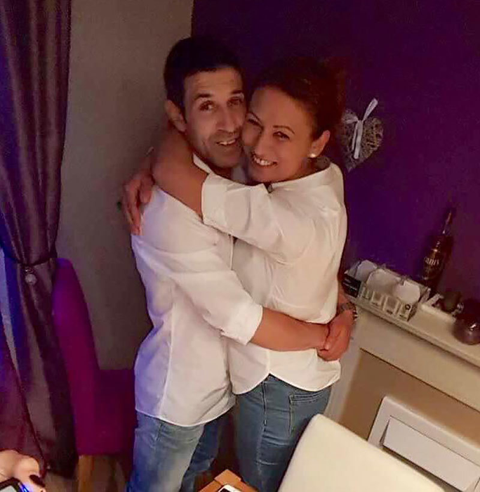 Cornel şi Roxana par mai fericiţi ca oricând, asta în timp ce Daniela, soţia fostului fotbalist, suferă în România
