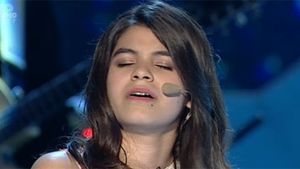 In fata ei ingenuncheaza toti! Juratilor li s-a facut pielea gaina cand au auzit-o cantand!