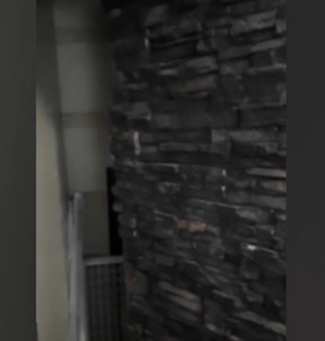Un bărbat a descoperit o cameră secretă în casa în care locuia de 5 ani. “E ca într-un coșmar”. Ce se afla înăuntru | FOTO & VIDEO