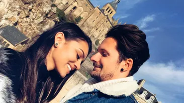 CARMEN MINUNE a „fugit“ în America alături de iubit! Iată cât de sexy s-a pozat fiica manelistului în pat