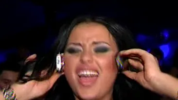 Cruduta a fost la cumparaturi cu un tip misterios! Vezi cine e!