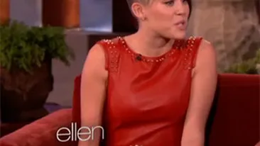 Miley Cyrus, lasata masca de doi stripperi! Uite ce a patit vedeta intr-o emisiune TV!
