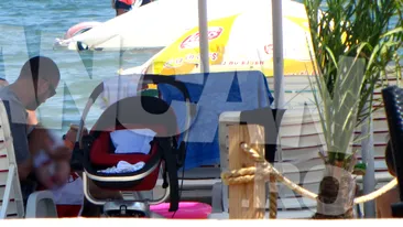 Un laptic pentru cel mic, o bere pentru tatic! Cum a reusit Caddy de la Mafia sa goleasca o halba, in timp ce isi legana bebelusul