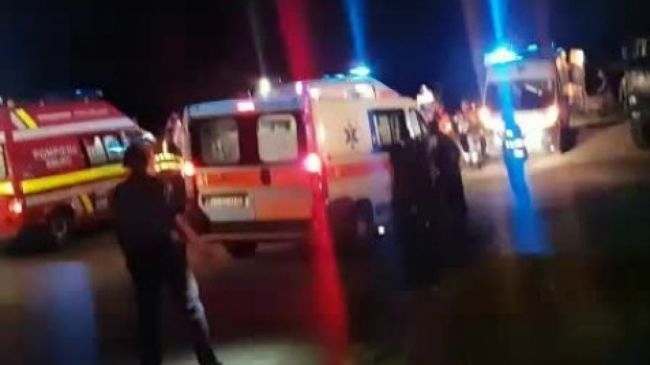 Accident grav în Botoșani! O maşină în care se aflau patru persoane s-a prăbuşit de pe un pod