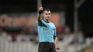„Câinii” urlă după înfrângerea cu Sepsi și pun tunurile pe Iulian Călin: „Nu îl înţeleg pe arbitru. Poate are probleme acasă!”