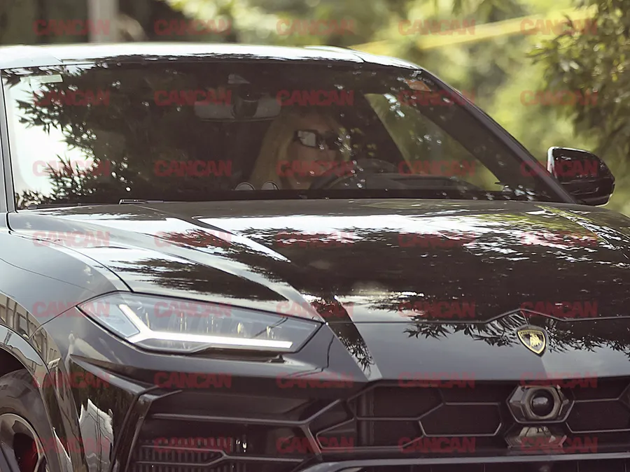 După ce a terminat de făcut piața, Maya Marcu s-a îndreptat spre casă Foto CANCAN.RO