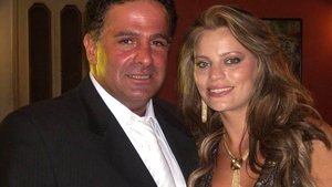 Dupa “printul Cristea”, la un conte austriac! Blonda lui Iri se iubeste in secret cu un afacerist care a si cerut-o de nevasta