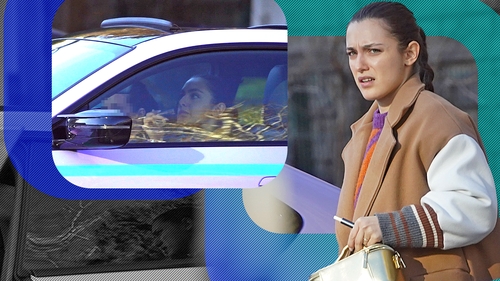 Alexia Eram are tabieturi de neclintit! Se fardează și pufăie o țigară înainte de sală!