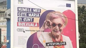 "Numele meu este Maria și sunt bisexuală" Surpriză: Cine e de fapt Maria, pensionară de pe panourile LGBTQ care au "invadat" România