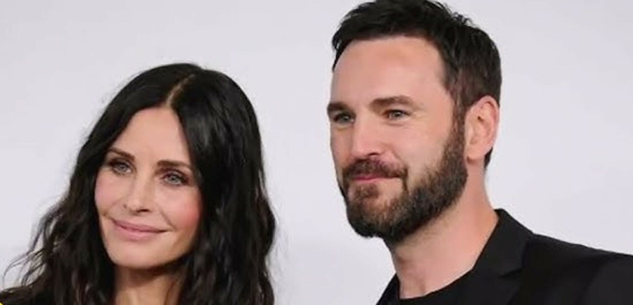 S-au despărțit după 10 ani de relație, înainte de nuntă. Courteney Cox și cântărețul Johnny McDaid nu mai formează un cuplu