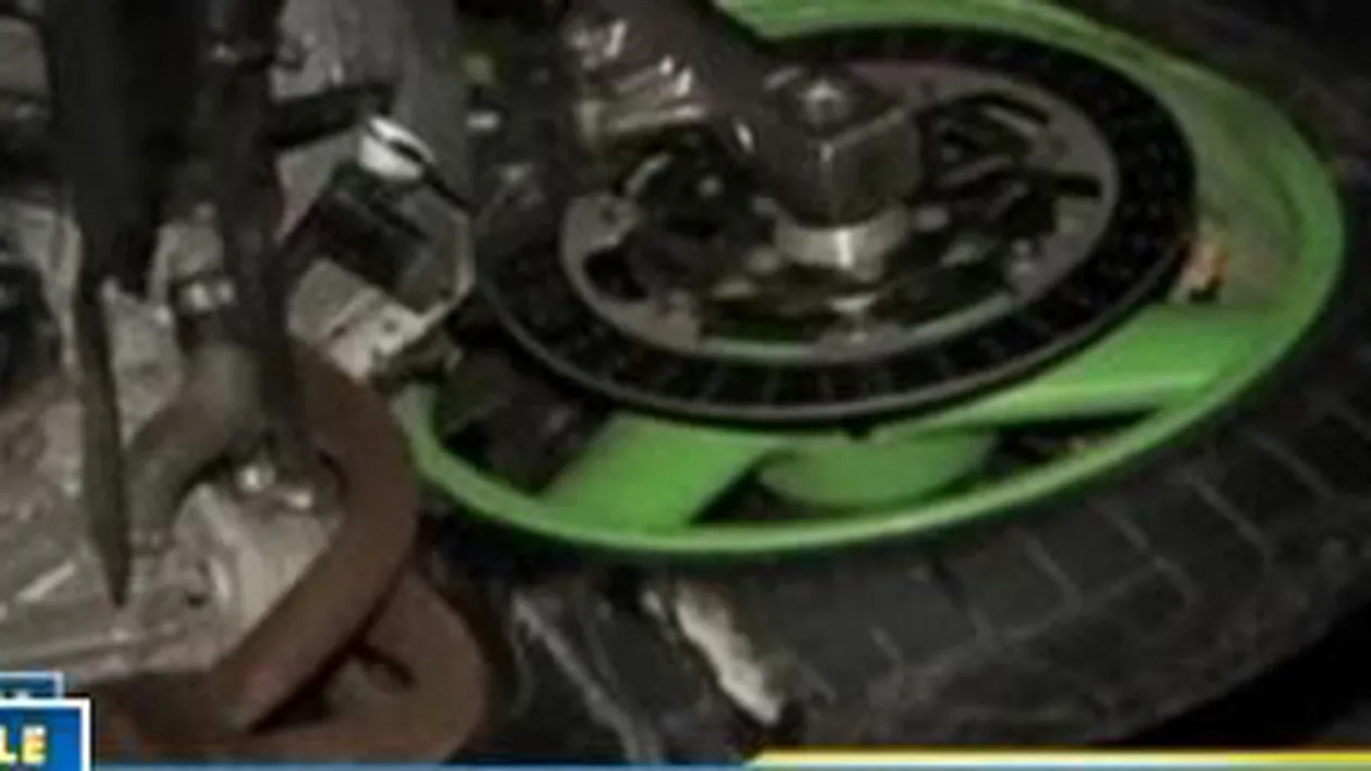 VIDEO Sfarsit tragic! Un tanar de 22 de ani a intrat cu motorul intr-un tactor!