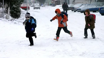 SCOLILE S-AU ÎNCHIS PENTRU TOATĂ SĂPTĂMÂNA. Primarul Firea: Îi protejăm pe elevi, dar și pe părinți