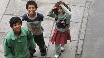 Un cuplu de tigani romani, condamnat dupa ce si-a trimis copiii la cersit