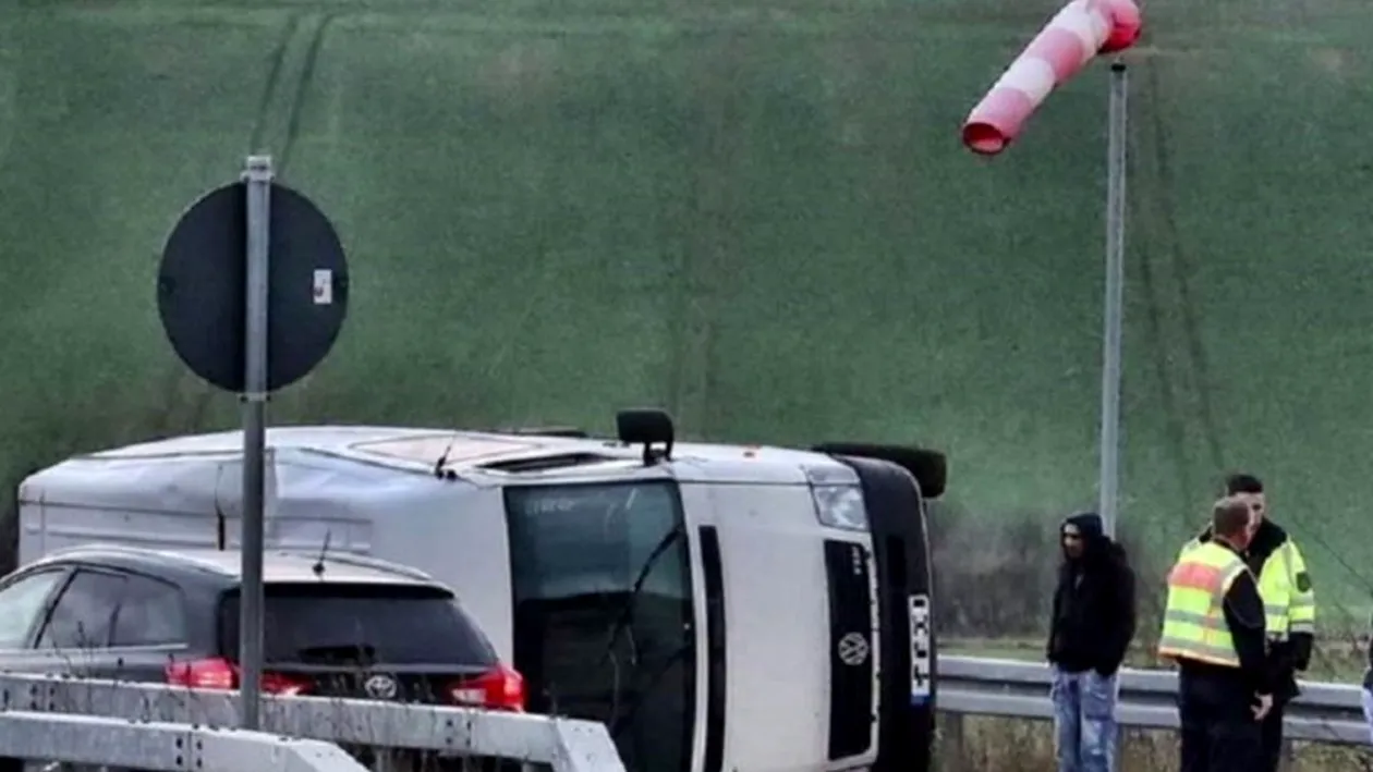 Accident grav în Germania. Un microbuz cu nouă români s-a răsturnat. Unul dintre pasageri este în stare critică