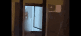 Un orădean, reținut după ce a fost filmat masturbându-se la fereastra apartamentului. Polițiștii au deschis anchetă