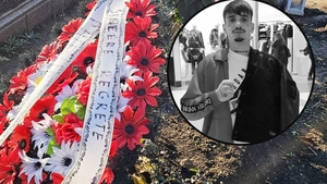Imagini tulburătoare la mormântul lui Raul WS! Ce au lăsat familia și prietenii lângă cruce