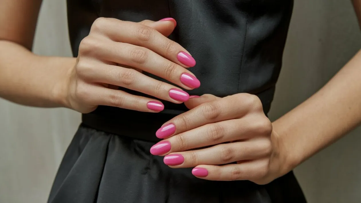 (P) Manichiura semipermanentă - stiluri care cuceresc în 2025