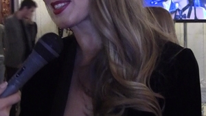 Este una dintre cele mai sexy vedete, insa in adolescenta nu se folosea de atuuri. Nu ai sa crezi cine purta straie populare