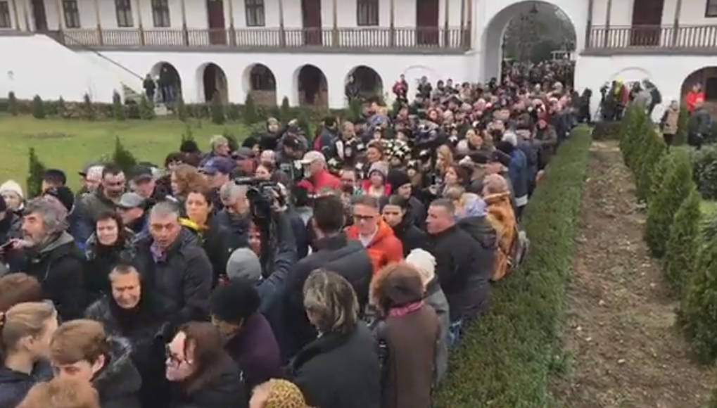 Stela Popescu a fost condusă pe ultimul drum de mii de persoane