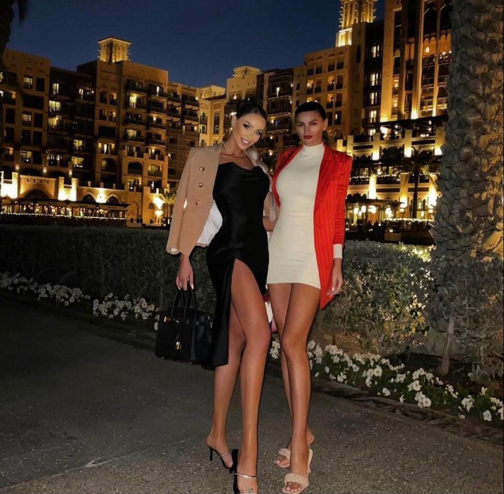 Bianca Drăgușanu, Revelion de top cu "brigada" în Dubai