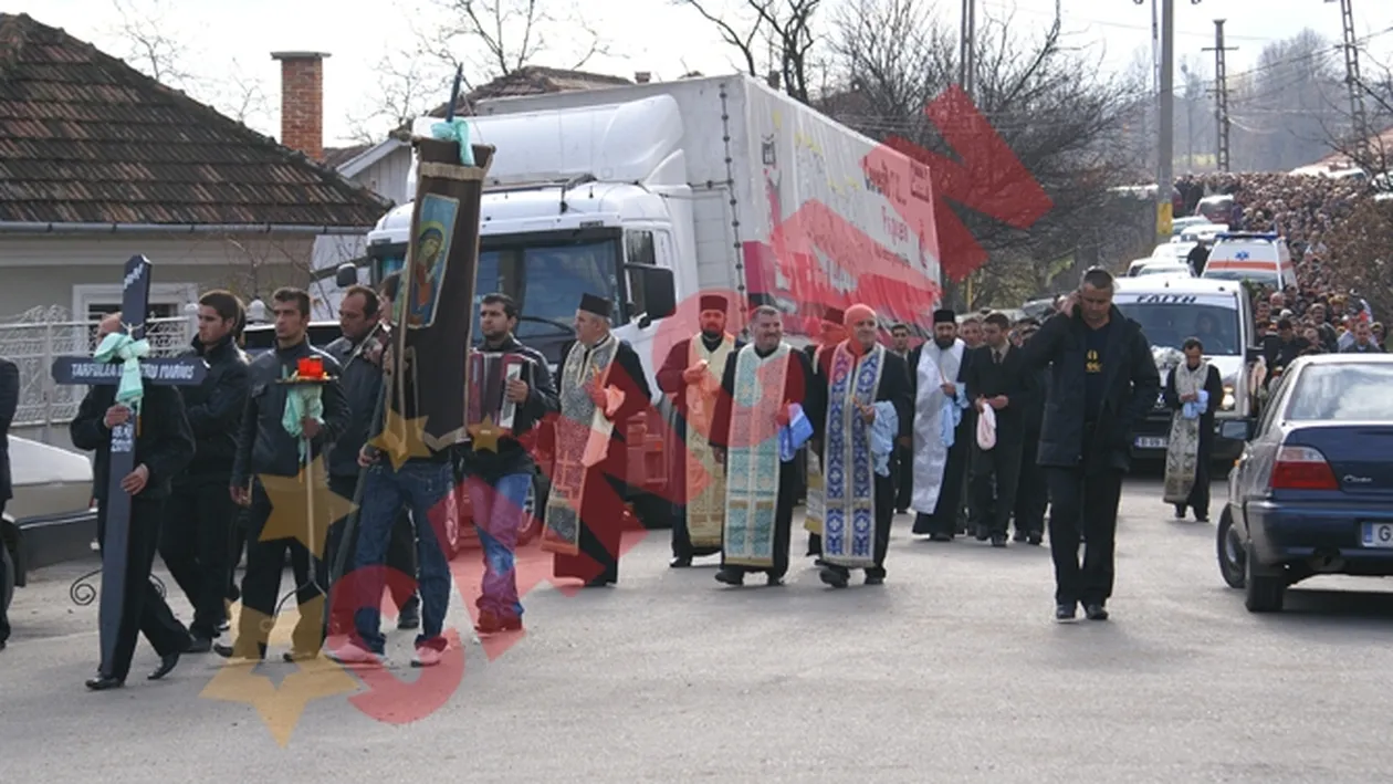 FOTO 14 preoti au oficiat slujba tinerilor morti in jacuzzi