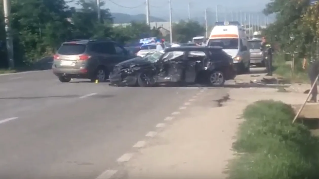 VIDEO. Accident grav în Râmnicu Vâlcea. Doi copii şi trei adulţi au fost răniţi