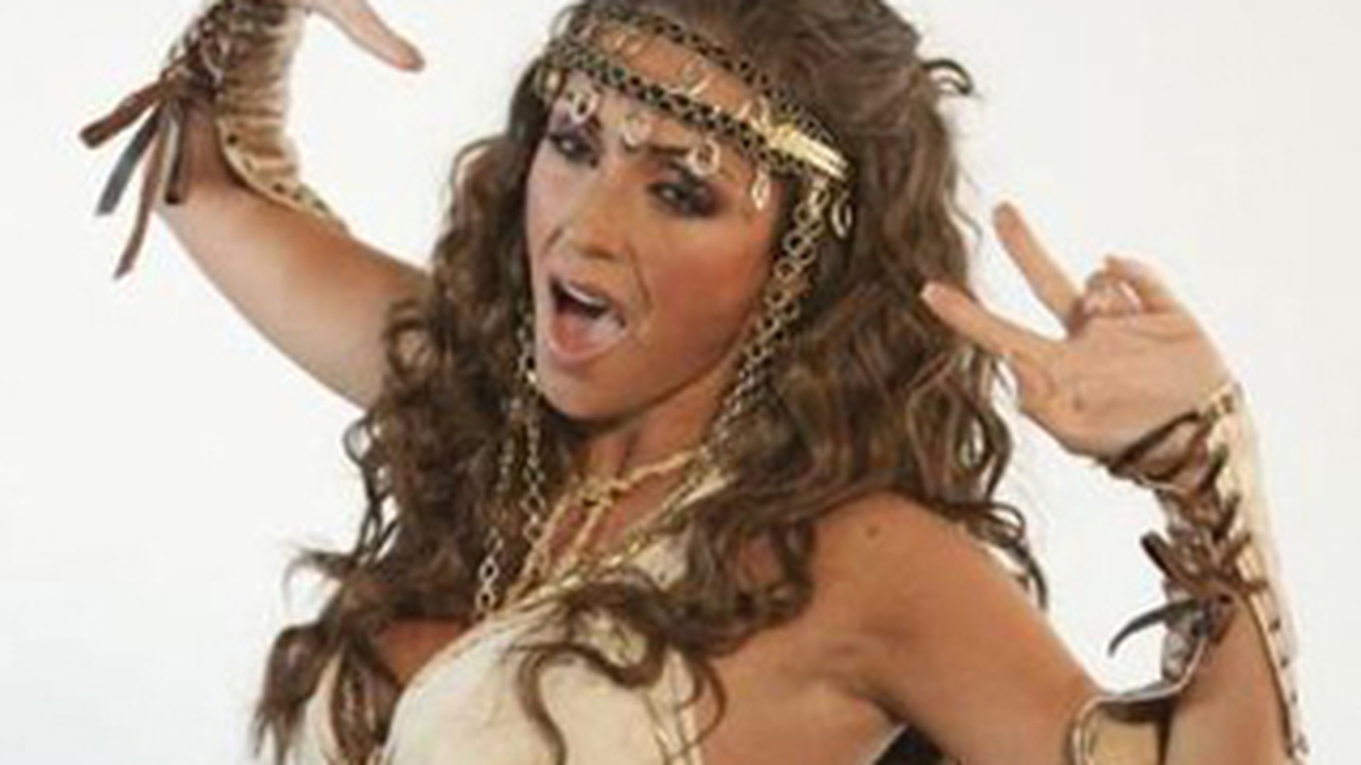 Anahi si-a jignit fanii: "Nesimtitilor"
