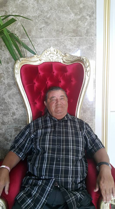 Titu Tudosie și-a făcut statuie în curte