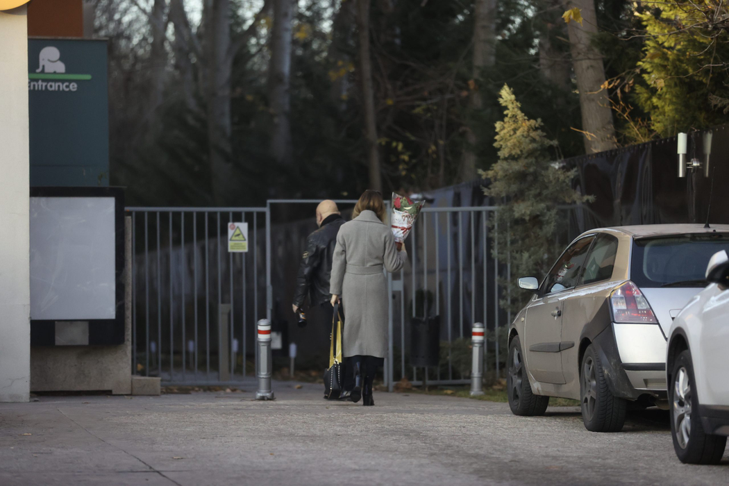 Alin Gălățescu și Anca Țurcașiu intră împreună în local