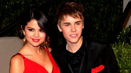 Selena Gomez e alaturi de Justin Bieber... dar a plecat si l-a lasat! Afla de ce nu este ingrijorata!