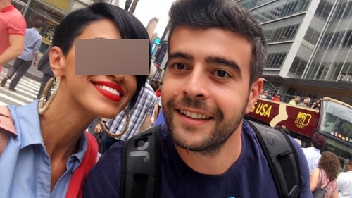 Fosta iubită a lui SPEAK s-a pozat goală, apoi a "scăpat" poza pe internet, însă fanii au rămas uimiţi când au văzut cine era lângă ea! "Partenerul meu..."