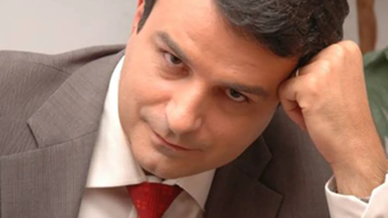 Lucian Mindruta se simte ofensat din cauza dedicatiilor pe care le primeste pe net!