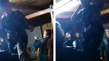 O primăriță din Bihor a sărbătorit realegerea în funcție pe masa de biliard. Imaginile s-au viralizat