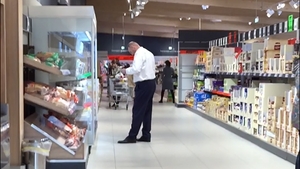 VIDEO EXCLUSIV / Nu te-ai aştepta să-l întâlneşti acolo pe milionar! Cum l-am filmat pe ”Micul Trump” al României