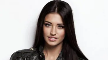 Au avut curaj sa straluceasca la propriu! Cele mai indraznete tinute ale vedetelor, sub lupa stilistului