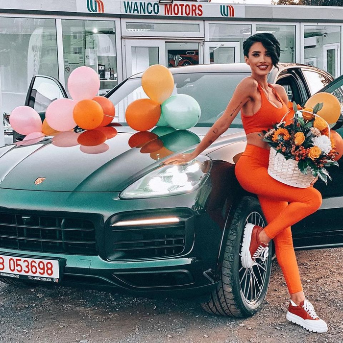 Adelina Pestrițu și-a schimbat mașina. Câți bani costă bolidul negru pe care îl conduce acum