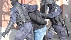Magnatu’ si Giani Versace, cautati de “mascati”. Obligau tinere sa se prostitueze si minori sa cerseasca!