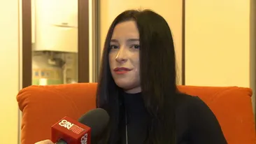 A aparut in public fara lenjerie intima, insa in trecut era mult mai cuminte. Vezi ce preocupari avea cantareata Bijou la 12 ani