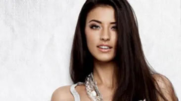 Antonia a iesit din randul brunetelor! Iti place cum ii sta dupa ce si-a vopsit parul?