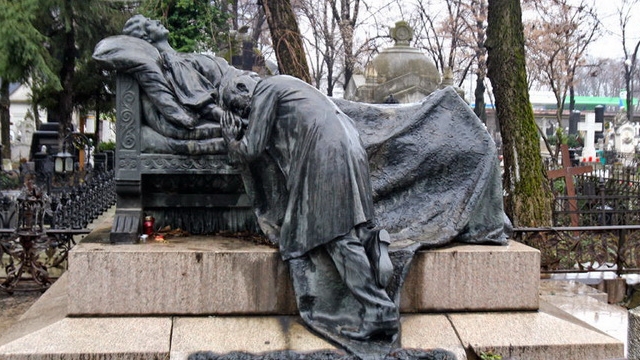 Tulburatoarea poveste din Cimitirul Bellu! S-au sinucis dupa un amor ratat din cauza parintilor! In urma lor a ramas...