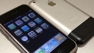 Cât costă un iPhone 2g pe eBay, în 2022? Primul model lansat de Apple e mai scump decât iPhone 13