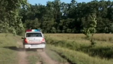 Descoperire uluitoare facuta de un cioban! A gasit un fat mort intr-o geanta aruncata pe camp!