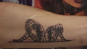 (P) Minimalism cu mușchi: Tatuaje mici, impact mare pentru bărbați