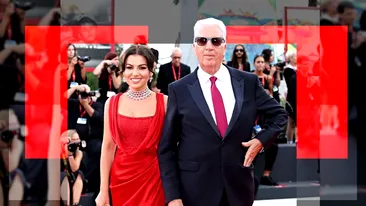 IMAGINI SPECTACULOASE la premiera de la Veneția. Doamna Ferrari, pe covorul roșu într-o rochie Cristina Săvulescu și cu 1 milion € la gât!