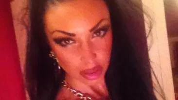 Topless de groaza! Vezi ce vedeta de la noi a fost prinsa in sanii goi in noaptea de Halloween!