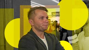 Nu te așteptai la asta din partea lui Codin Maticiuc. L-au prădat hoții în autobuz! "M-au dat jos la prima!"