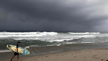 Panica si zeci de mii de evacuati in SUA din cauza uraganului Irene