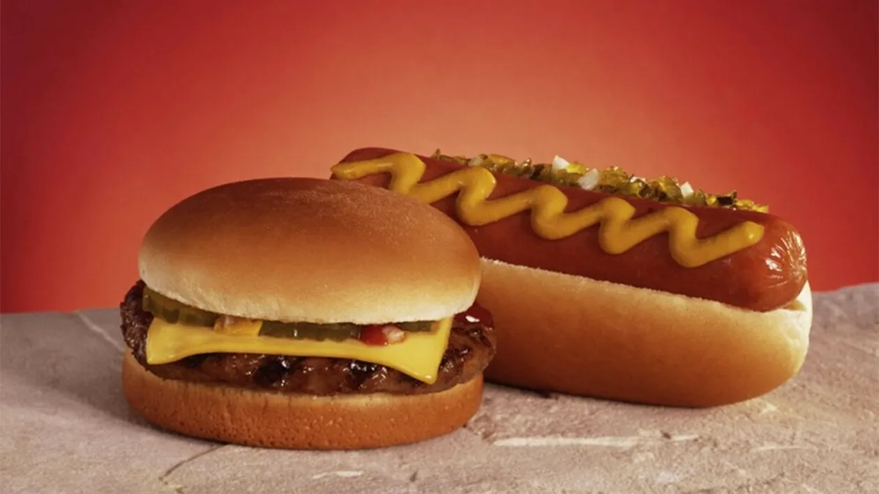 Hamburger sau hot-dog: Care este mai sănătos, de fapt?! Experții au răspunsul