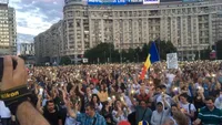 Mitingul diasporei continuă! Peste 3.000 de oameni s-au strâns în Piața Victoriei. Circulația, blocată!