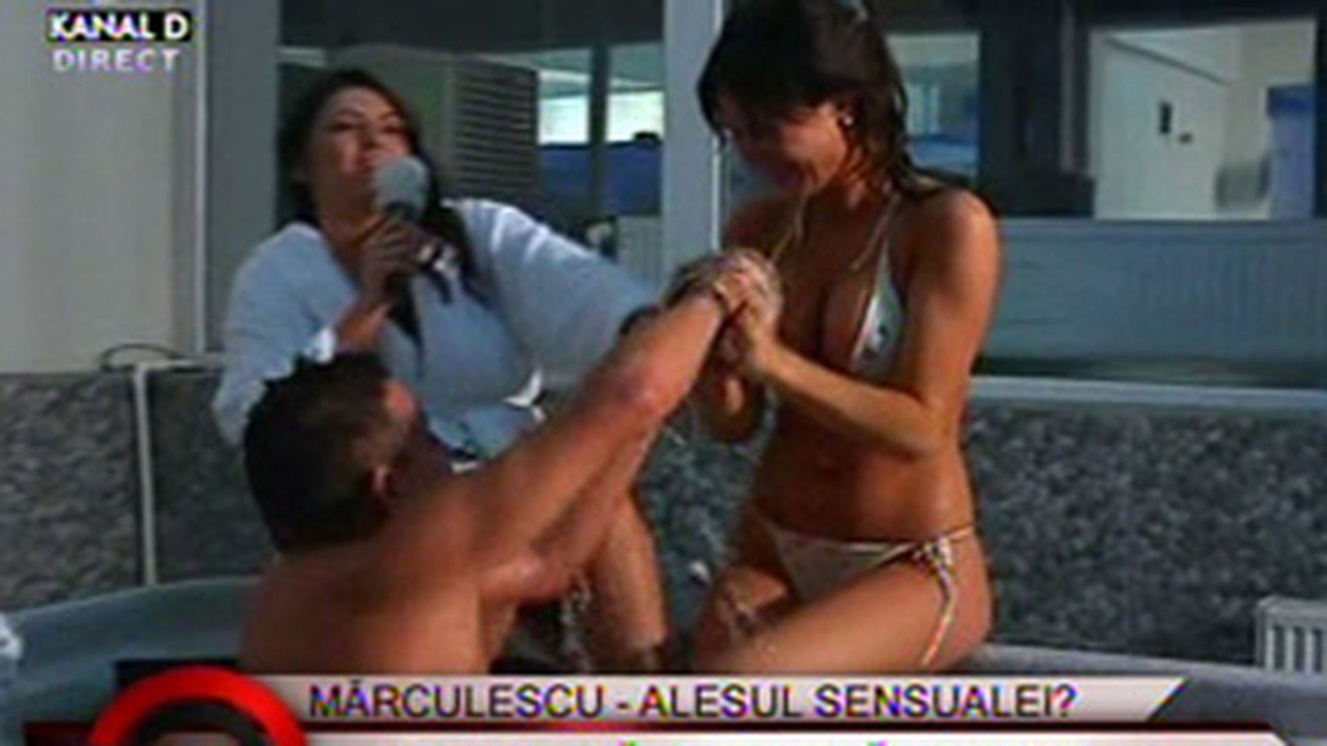 VIDEO Marculescu a incercat sa-i atinga sanii Simonei Sensual! A primit, in schimb,  un picior in gura!